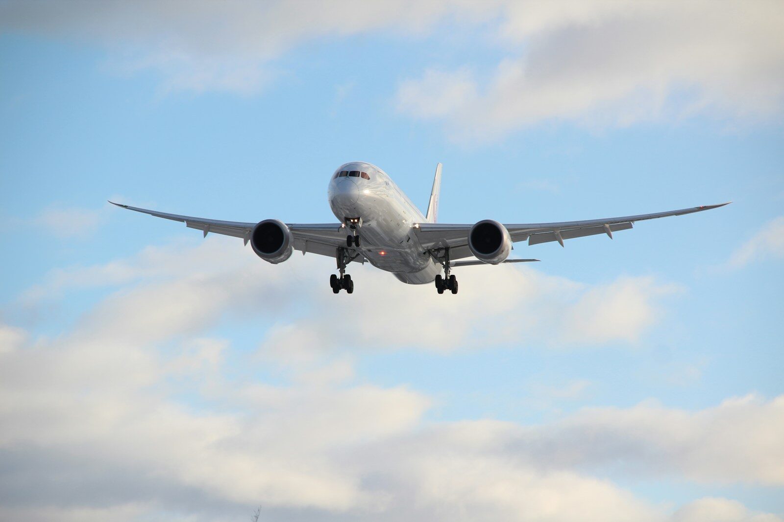 Traslado en avión por repatriación seguro decesos