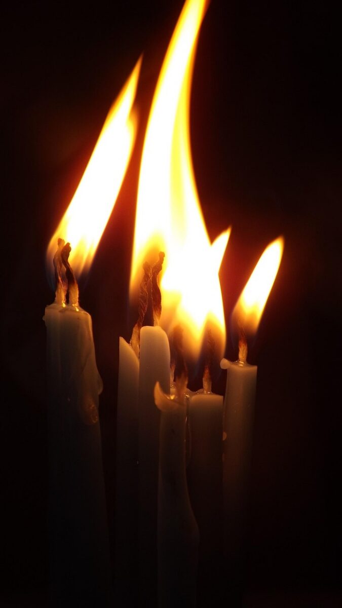 Decoración de Tanatorio. Opciones: el seguro de decesos cubre incineración o entierro